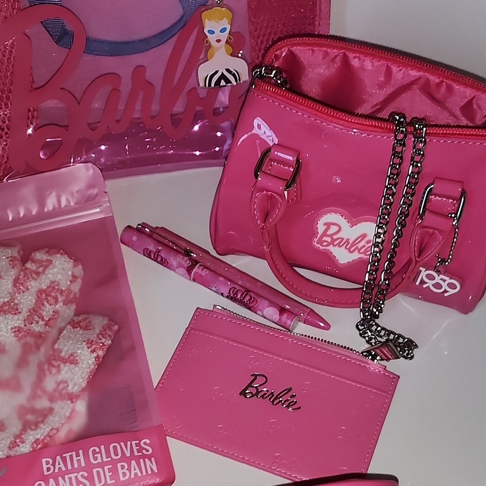 Barbie Pink Accessory Bag Collection - Picture 5 of 7